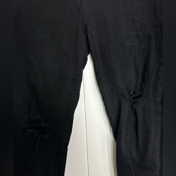 Encore Women's Black Distressed Ankle Jeans - Picture 2 of 5